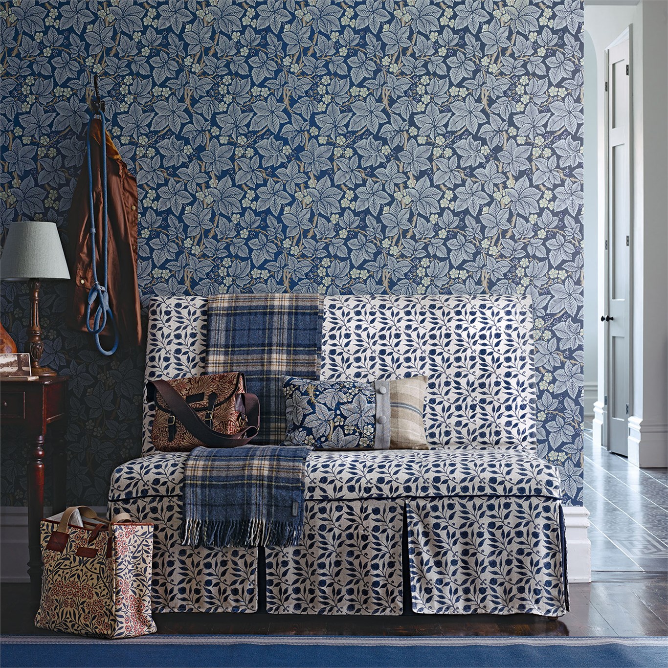 Обои Morris Archive Wallpapers III Bramble 214695 фото в интерьере Обои Morris Archive Wallpapers III Bramble 214695 фото в интерьере